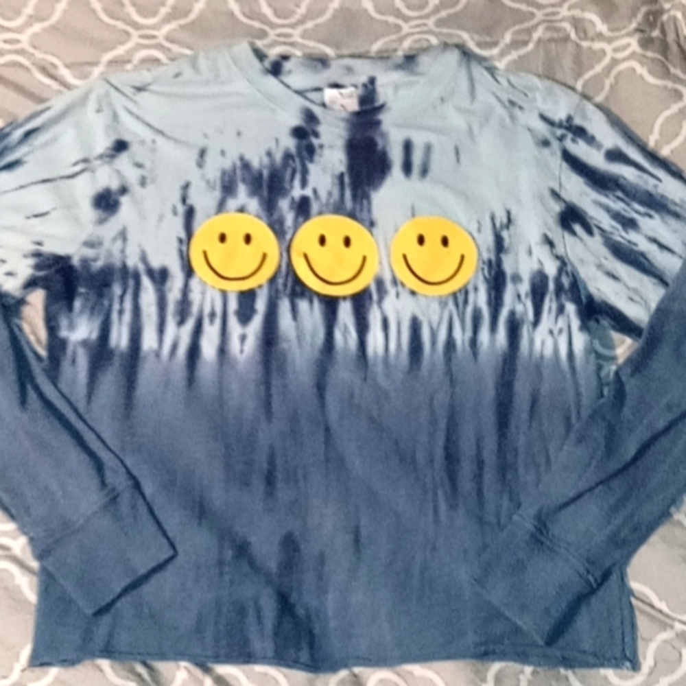 Smiley face long sleeve tee